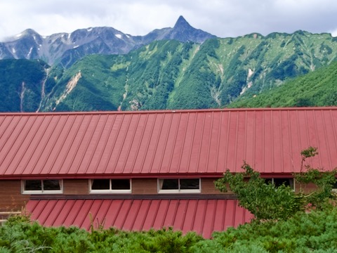 常念小屋と槍ヶ岳