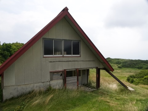 ドンデン山避難小屋