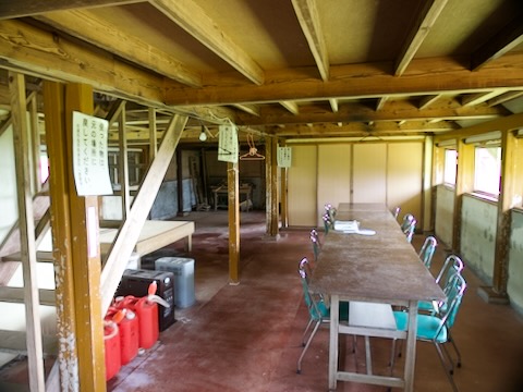 ドンデン山避難小屋